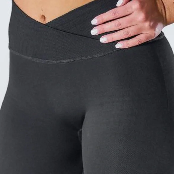 Shefit Seamless Black Leggings Size Small with Laundry Bag NWT - Picture 2 of 14